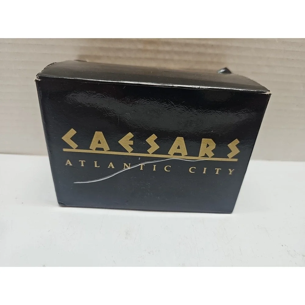 VINTAGE CAESARS ATLANTIC CITY SOUVENIR 35MM FILM CAMERA  GOLD CASE
